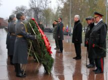 В Александровском саду прошли мероприятия по случаю 75-й годовщины военного парада на Красной площади