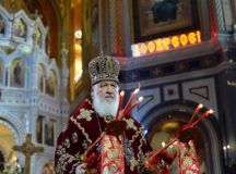 В день праздника Светлого Христова Воскресения Святейший Патриарх Кирилл совершил Пасхальную великую вечерню в Храме Христа Спасителя