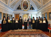 Святейший Патриарх Кирилл вручил памятные награды насельникам Троице-Сергиевой лавры