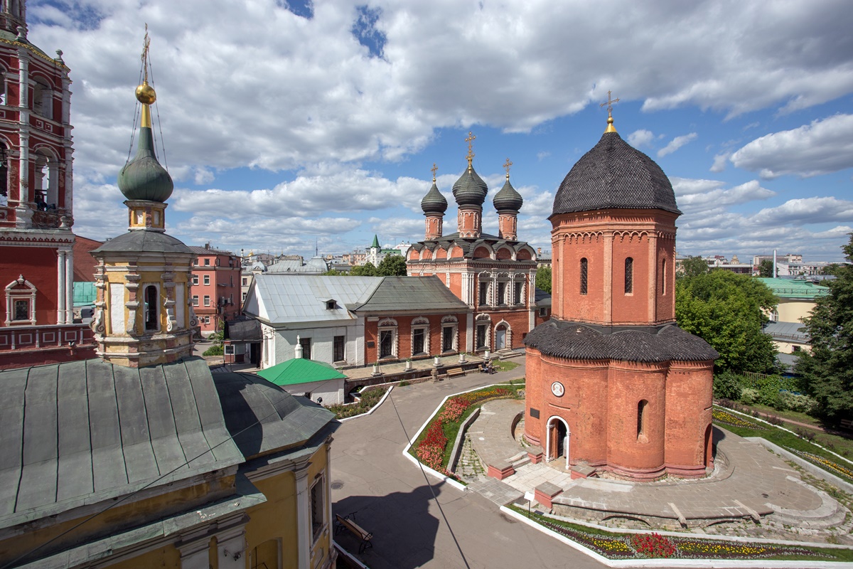 мужской монастырь в москве на петровке