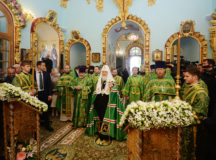 В день Святого Духа Святейший Патриарх Кирилл совершил Литургию в храме Живоначальной Троицы в Троице-Лыкове