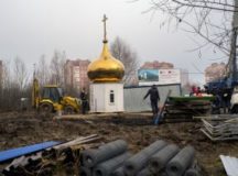 В Куркино началось строительство временного храма великомученика Георгия Победоносца