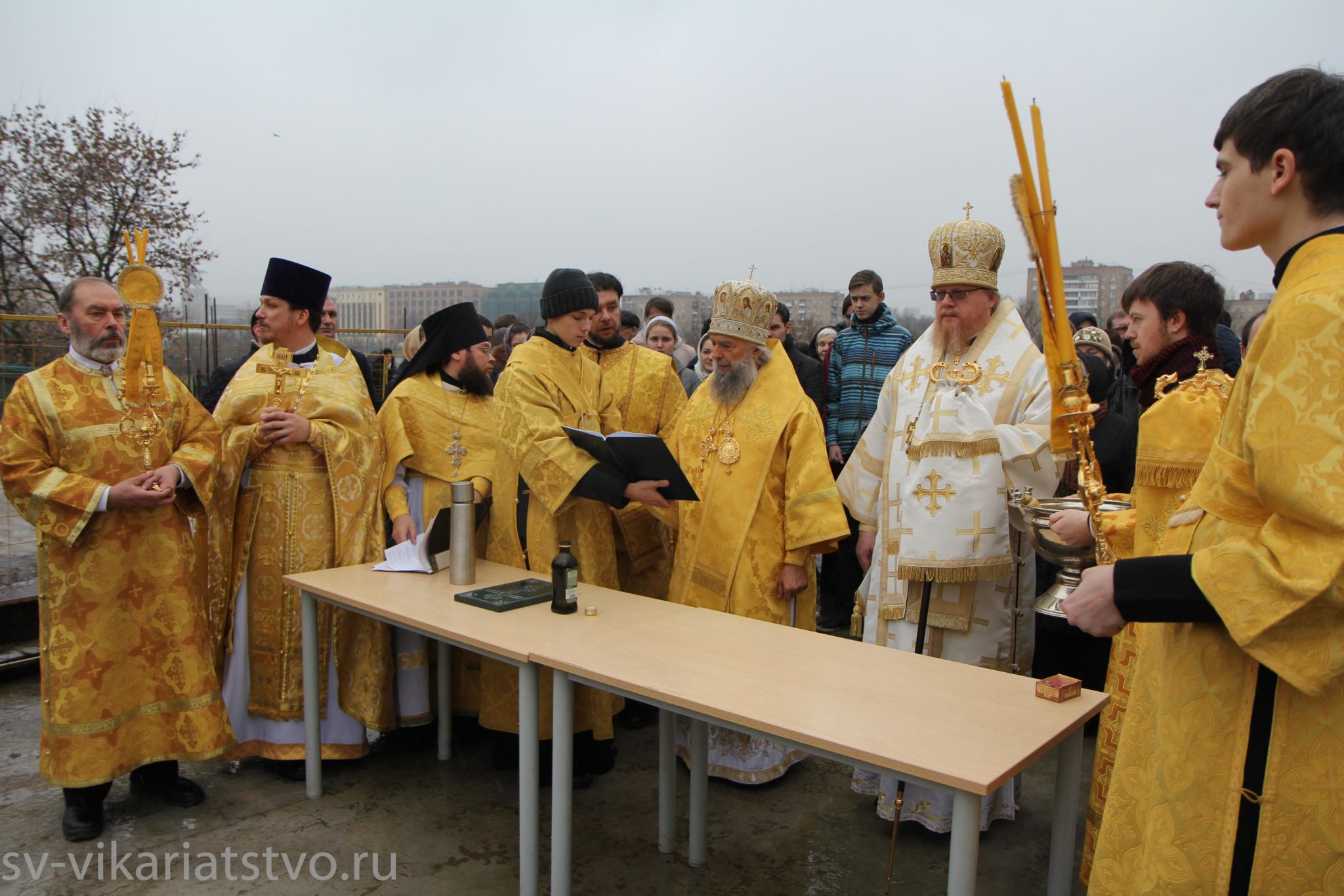 Состоялось освящение закладного камня в основание храма святых  равноапостольных Мефодия и Кирилла в Ростокине — Московская (городская)  епархия Русской Православной Церкви