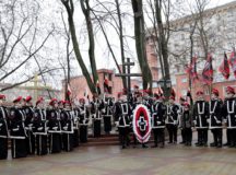 Состоялась акция памяти «Бессмертный полк Братского кладбища»