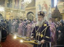 Архиепископ Сергиево-Посадский Феогност совершил Литургию в Успенском соборе Московского Кремля