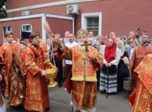 Архиерейское богослужение прошло в храме Положения ризы Господня на Донской улице