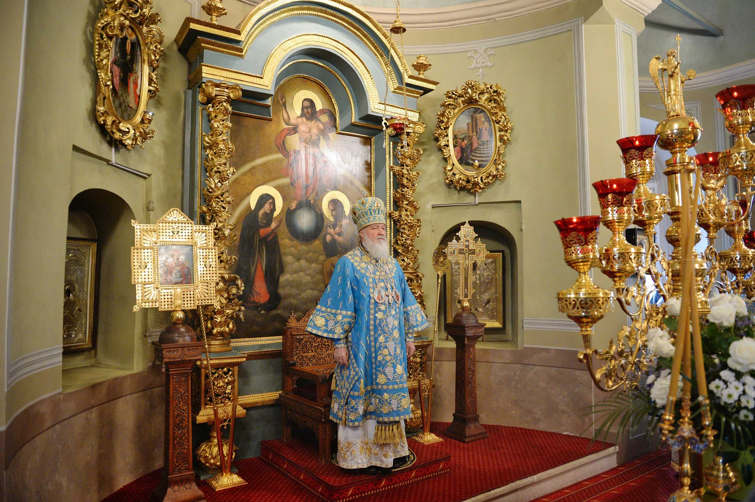Иверская икона в Новодевичьем монастыре в Москве