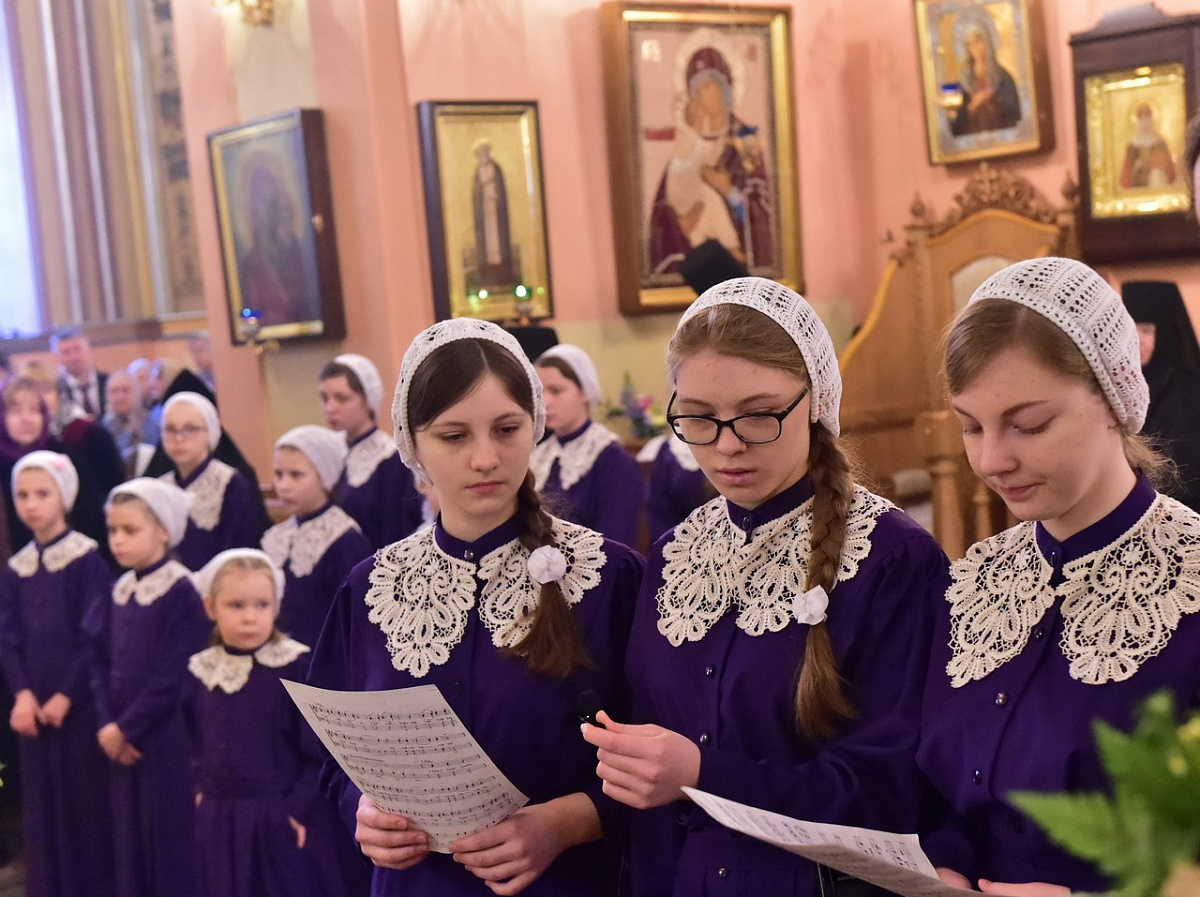 Покровского женского монастыря в Москве хор клирос