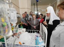 В праздник Пасхи Святейший Патриарх Кирилл посетил Морозовскую детскую больницу