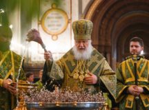 В канун Вербного воскресенья Святейший Патриарх Кирилл совершил всенощное бдение в Храме Христа Спасителя