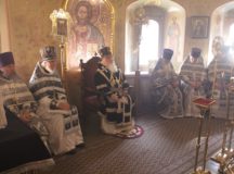Митрополит Истринский Арсений совершил Литургию в соборе Казанской иконы Божией Матери на Красной площади