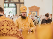 Епископ Бронницкий Фома совершил чин малого освящения храма свт. Николая Мирликийского в Тушине