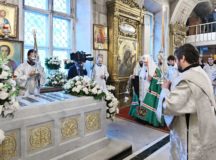 В 11-ю годовщину со дня кончины Святейшего Патриарха Алексия II Предстоятель Русской Церкви совершил заупокойное богослужение в Богоявленском соборе