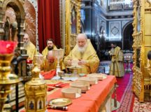 В день памяти святителя Филарета Московского Святейший Патриарх Кирилл совершил Литургию в Храме Христа Спасителя