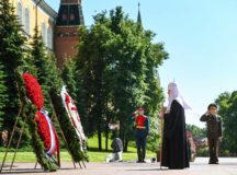 В годовщину начала Великой Отечественной войны Святейший Патриарх Кирилл возложил венок к могиле Неизвестного солдата у Кремлевской стены