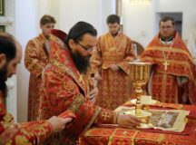 В храма блгв. кн. Андрея Боголюбского на Волжском состоялось архиерейское богослужение по случаю престольного праздника