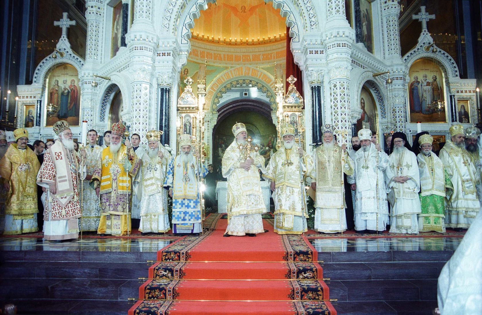 Архиерейский собор православной церкви 2000г Москва