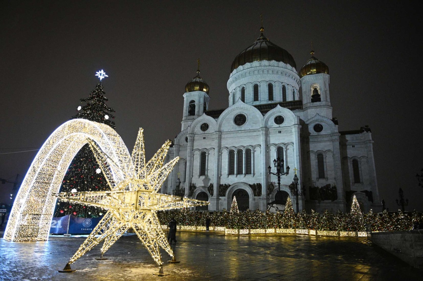 храм христа спасителя ночью