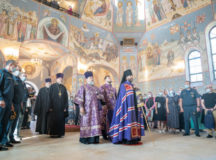 Состоялось малое освящение верхнего храма Смоленской церкви в Фили-Давыдково