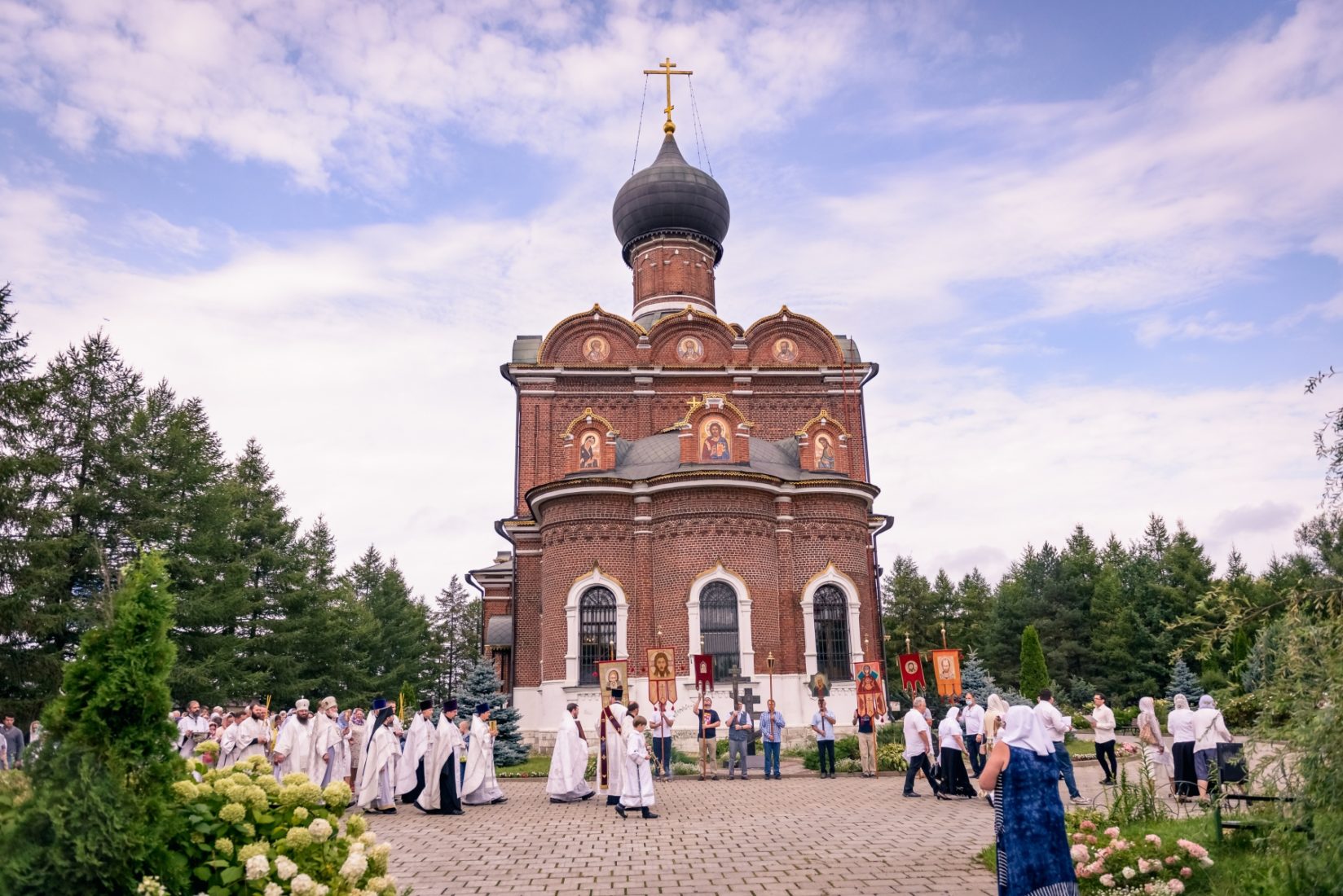 Духовенство храма Преображения в Тушино