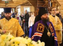 Архиепископ Егорьевский Матфей возглавил престольный праздник на приходе святителя Спиридона Тримифунтского в Лианозове
