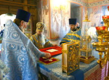 Епископ Солнечногорский Алексий совершил Литургию в храме Успения Пресвятой Богородицы в Казачьей Слободе