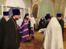 Епископ Истринский Серафим совершил Литургию в храме Богоявления Господня б. Богоявленского монастыря