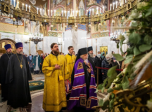 Епископ Верейский Пантелеимон совершил Литургию в храме Покрова Пресвятой Богородицы в Ясеневе