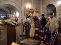 В праздник Крещения Господня митрополит Клинский Леонид совершил Литургию в храме Всех святых на Кулишках