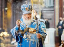 В праздник Сретения Господня Святейший Патриарх Кирилл совершил Литургию в Храме Христа Спасителя