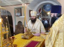 Епископ Наро-Фоминский Парамон совершил Литургию в храме Владимирской иконы Божией Матери в Куркине