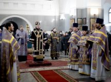 Епископ Сергиево-Посадский Фома совершил Литургию в храме Усекновения главы Иоанна Предтечи в Братееве