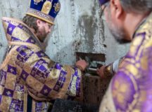 Епископ Одинцовский Фома освятил закладной камень в основание храма прп. Алексия, человека Божиего, в Крылатском