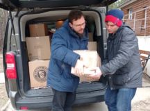 Отдел по делам молодежи передал третью партию гуманитарной помощи беженцам из Донбасса