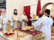 Епископ Наро-Фоминский Парамон совершил чин великого освящения нижней церкви храма Двенадцати апостолов в Ховрине
