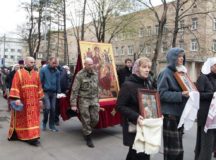 На территории Боткинской больницы прошел пасхальный крестный ход с иконой Божией Матери «Всецарица»