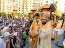 Епископ Истринский Серафим совершил Литургию в храме Всех святых, в земле Русской просиявших, в Черемушках