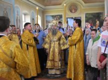 Епископ Солнечногорский Алексий совершил Литургию в храме великомученицы Екатерины на Всполье