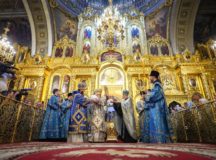 В канун праздника Казанской иконы Божией Матери Предстоятель Русской Церкви совершил всенощное бдение в Богоявленском кафедральном соборе