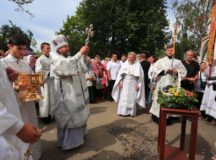 Архиерейское богослужение состоялось в день престольного праздника храма Преображения Господня в Переделкине