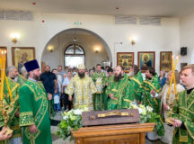 В храме преподобного Серафима Саровского в Дегунине молитвенно отметили престольный праздник