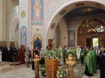 Митрополит Каширский Феогност возглавил торжества по случаю 30-летия возрождения монашеской жизни в Покровском Хотькове монастыре