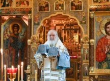 В Неделю 15-ю по Пятидесятнице Святейший Патриарх Кирилл совершил Литургию в Александро-Невском скиту