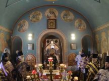 Епископ Наро-Фоминский Парамон совершил Литургию в храме бессребренников Космы и Дамиана в Космодемьянском