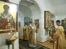 Митрополит Каширский Феогност совершил Литургию в Заиконоспасском ставропигиальном монастыре