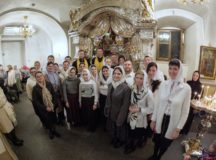 Православная молодежь Москвы и врачи-онкологи приняли участие в молебне у мощей блаженной Матроны Московской
