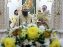 Епископ Наро-Фоминский Парамон совершил Литургию в храме блаженной Матроны Московской в Дмитровском