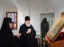 Святейший Патриарх Кирилл посетил церковный музей Новодевичьего монастыря