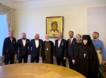 Митрополит Крутицкий Павел вручил церковные награды участникам реставрации Новодевичьего монастыря