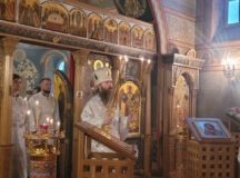 Епископ Павлово-Посадский Силуан совершил Литургию в храме Новомучеников и исповедников Российских в Коммунарке